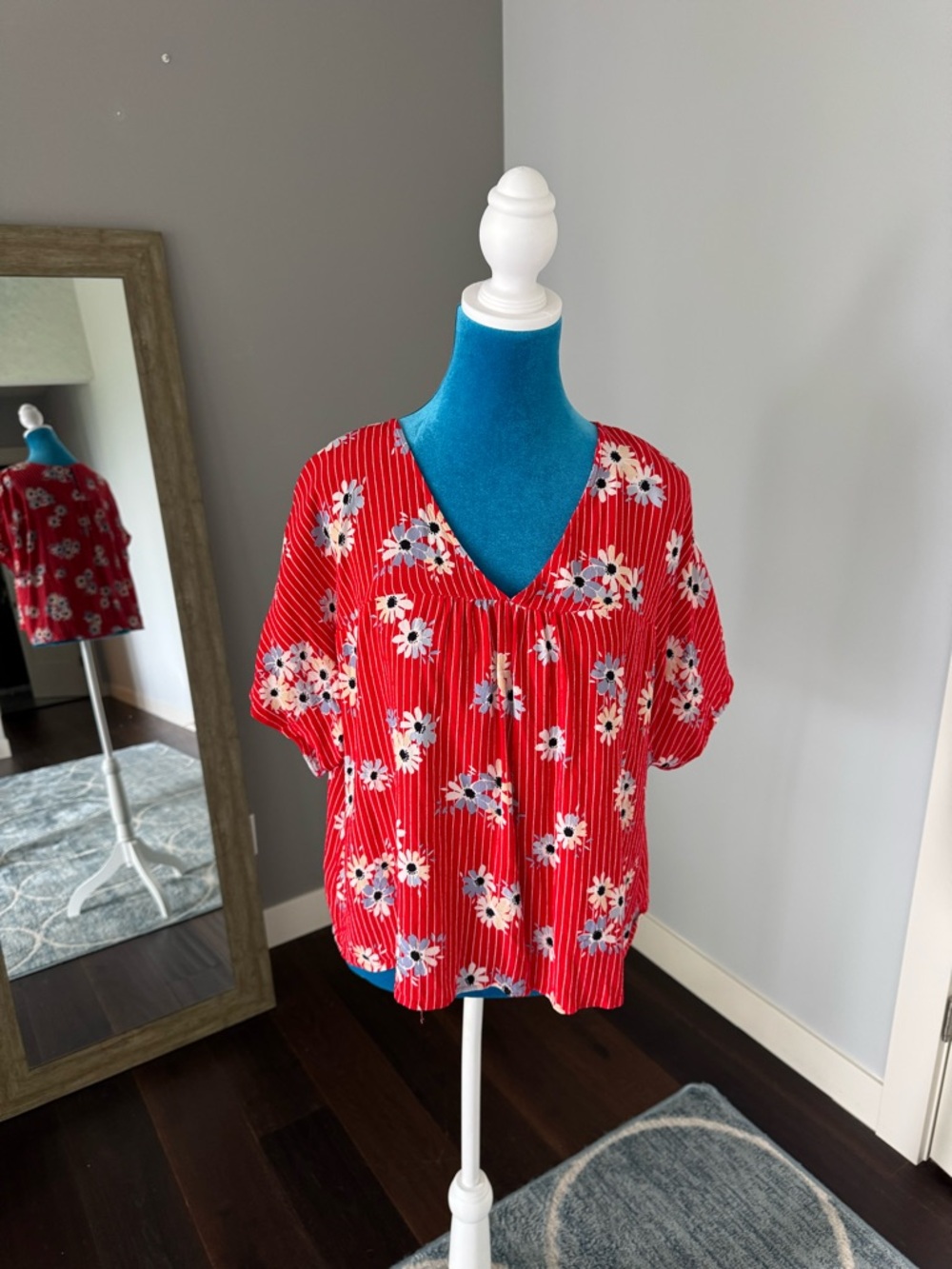 Madewell Red Floral V-Neck Short Sleeve Top